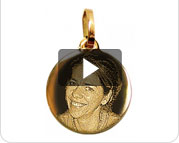 Video Hangertje Goud Met Foto Gravure  9k  (rond)