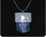 Video Foto Op Hangertje Graveren (militairy Dog Tag)